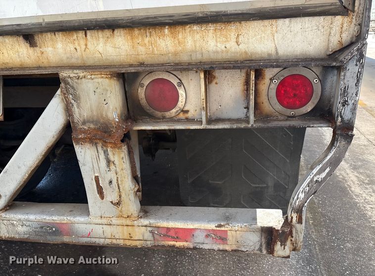 image for item EM0606 2005 Wabash dry van trailer