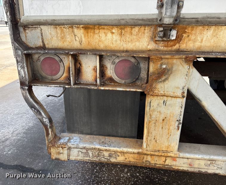 image for item EM0606 2005 Wabash dry van trailer