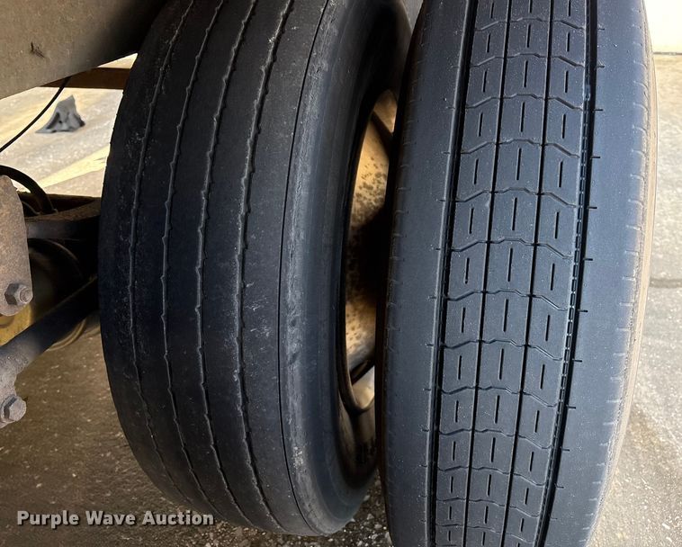 image for item EM0606 2005 Wabash dry van trailer