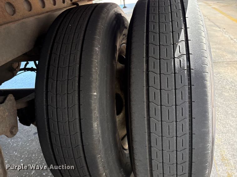 image for item EM0606 2005 Wabash dry van trailer