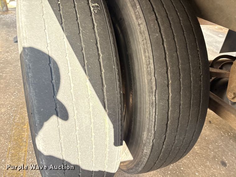 image for item EM0606 2005 Wabash dry van trailer