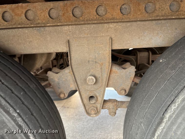 image for item EM0607 2005 Wabash dry van trailer