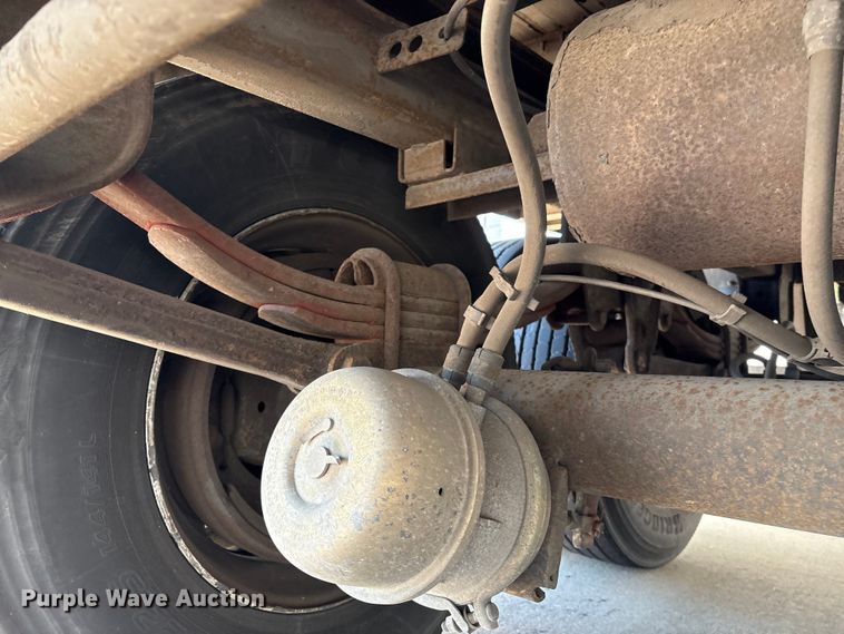 image for item EM0607 2005 Wabash dry van trailer