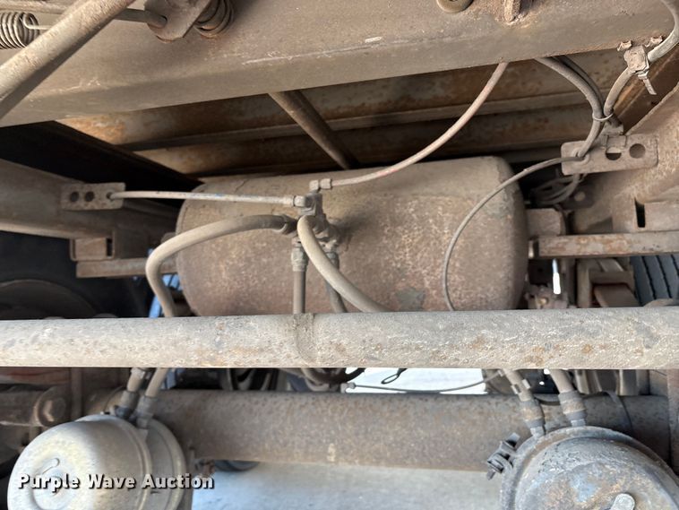 image for item EM0607 2005 Wabash dry van trailer