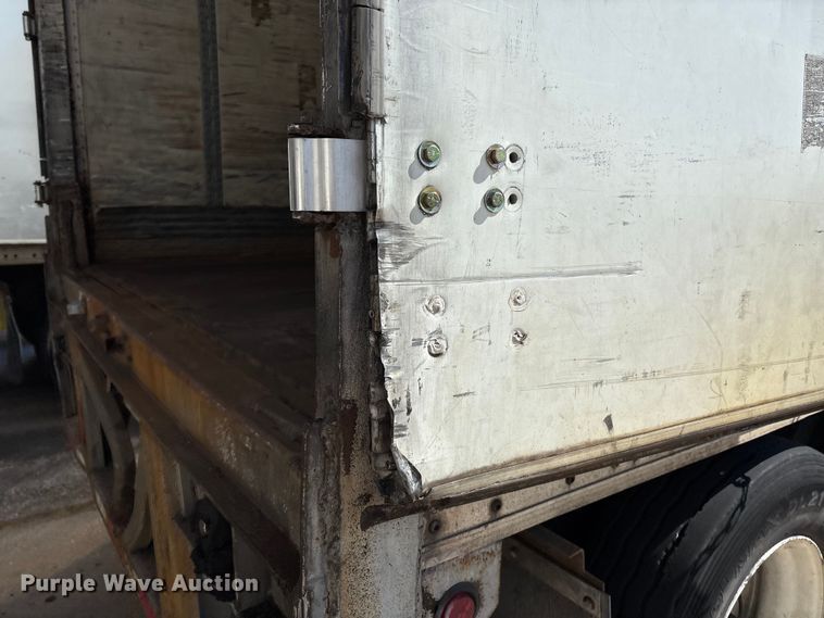 image for item EM0607 2005 Wabash dry van trailer