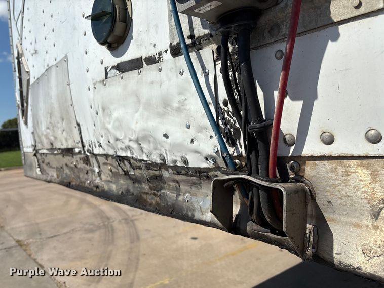 image for item EM0607 2005 Wabash dry van trailer