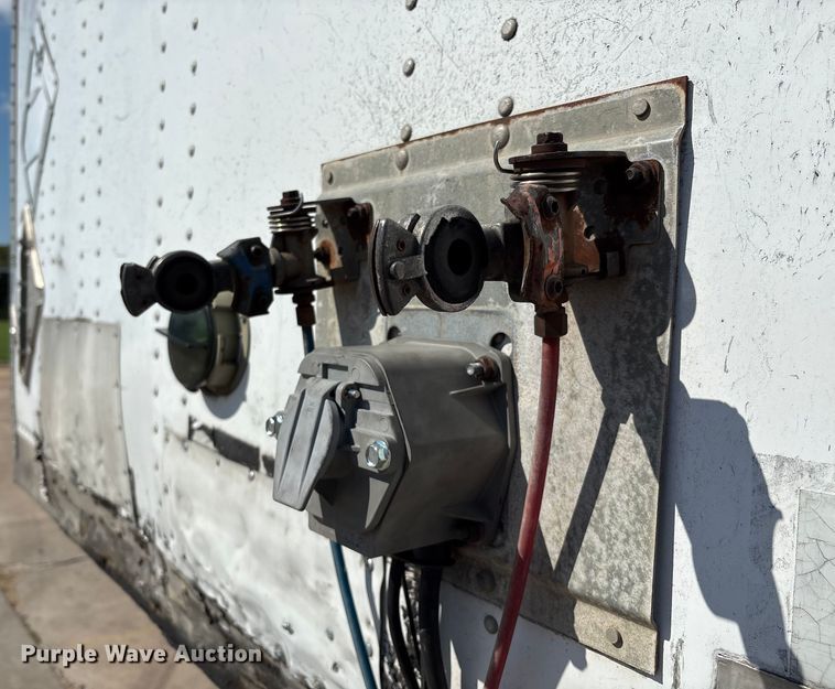 image for item EM0607 2005 Wabash dry van trailer