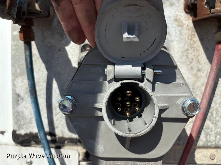 image for item EM0607 2005 Wabash dry van trailer