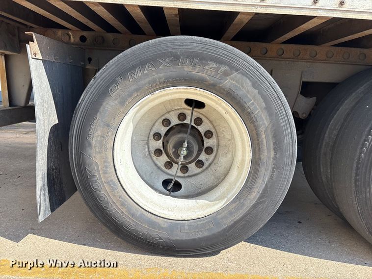 image for item EM0607 2005 Wabash dry van trailer