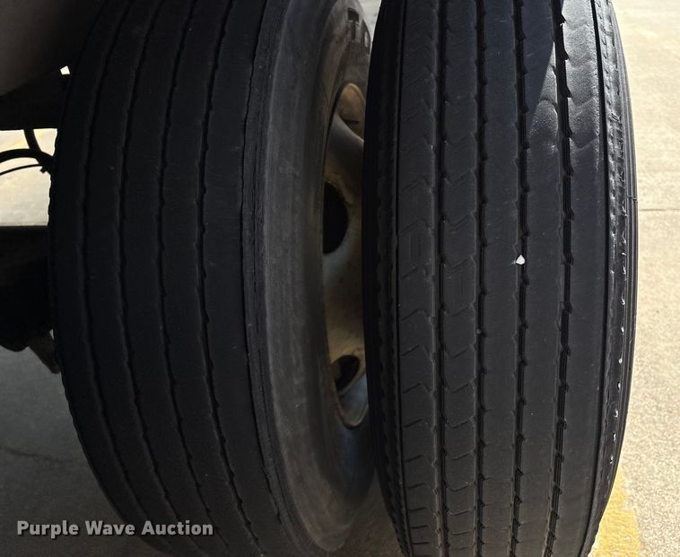 image for item EM0607 2005 Wabash dry van trailer