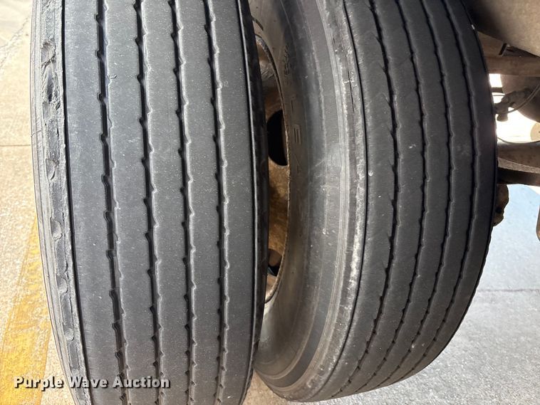 image for item EM0607 2005 Wabash dry van trailer