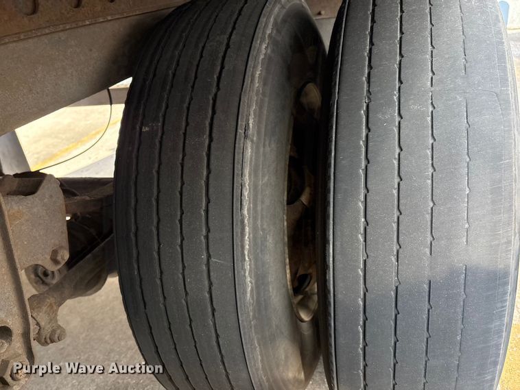 image for item EM0607 2005 Wabash dry van trailer