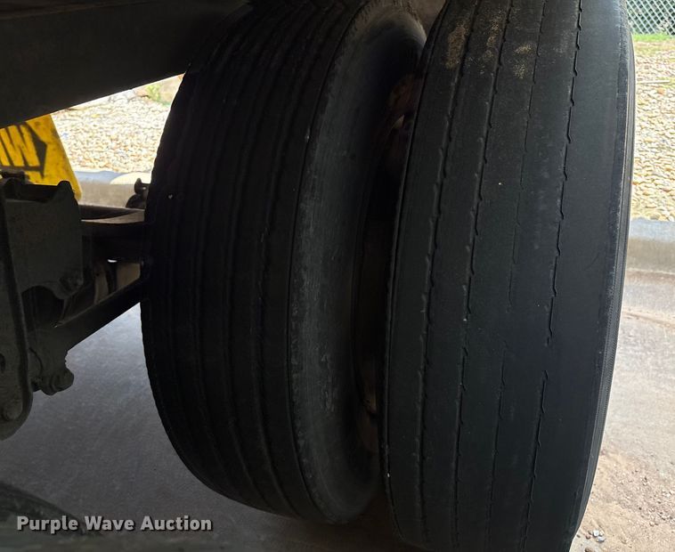 image for item EM0610 1999 Wabash dry van trailer