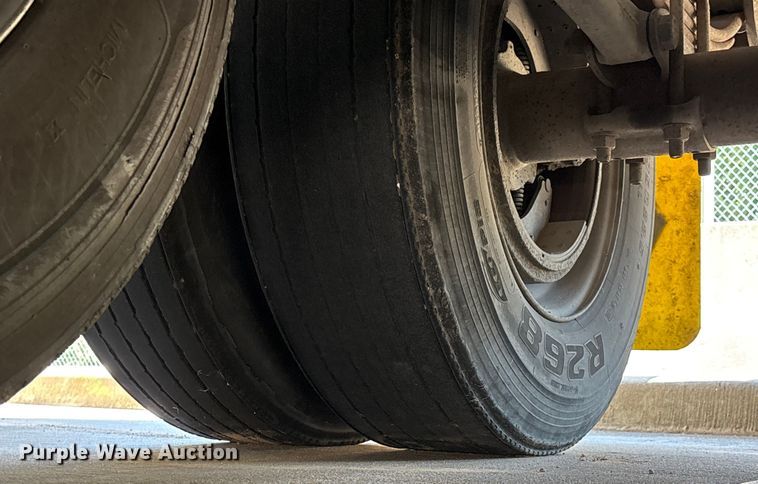 image for item EM0610 1999 Wabash dry van trailer