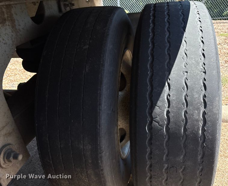 image for item EM0615 2006 Lufkin TFV-CL-110 dry van trailer