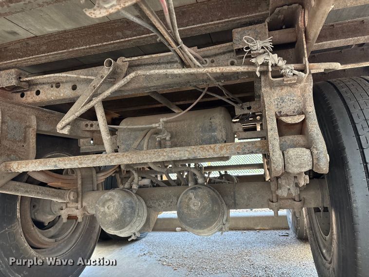 image for item EM0617 2001 Wabash DVCVHPC dry van trailer