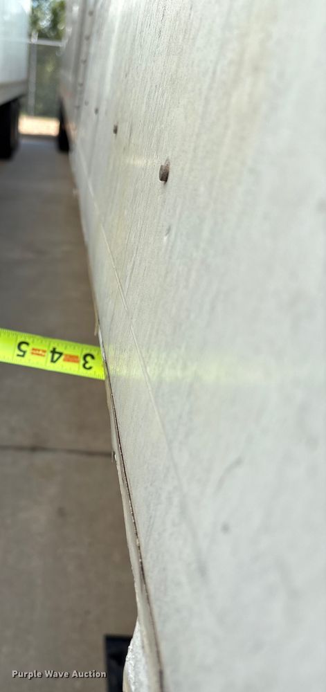 image for item EM0617 2001 Wabash DVCVHPC dry van trailer