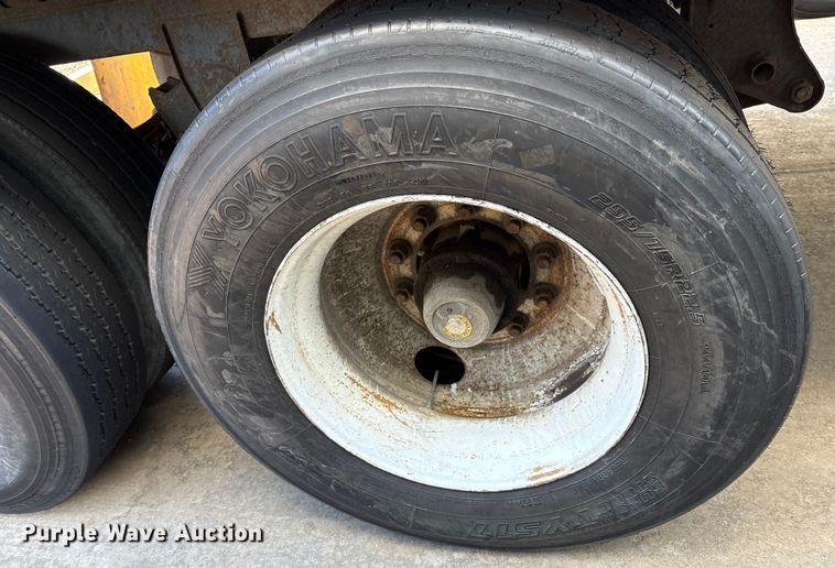 image for item EM0617 2001 Wabash DVCVHPC dry van trailer