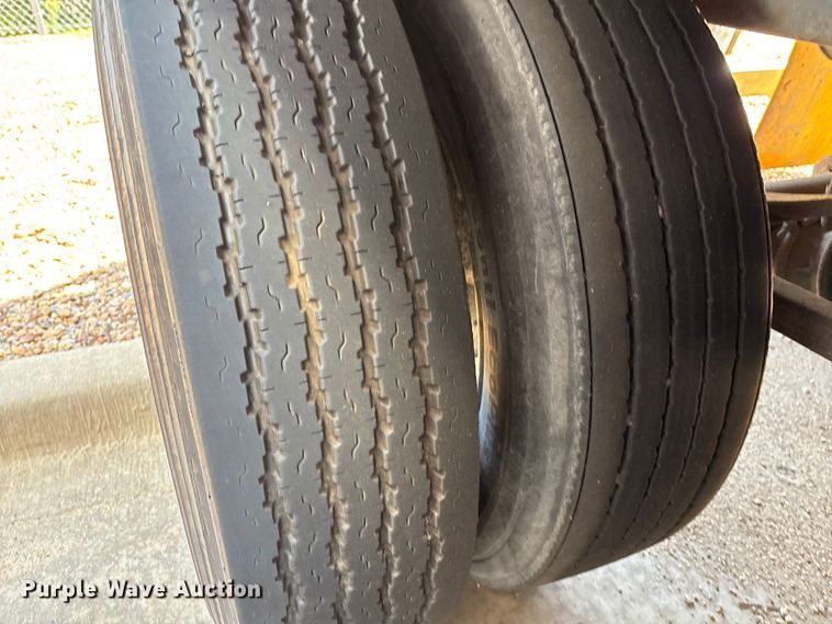 image for item EM0617 2001 Wabash DVCVHPC dry van trailer