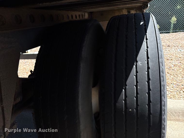 image for item EM0617 2001 Wabash DVCVHPC dry van trailer