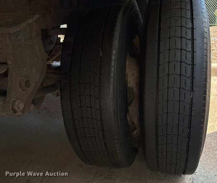 image for item EM0617 2001 Wabash DVCVHPC dry van trailer