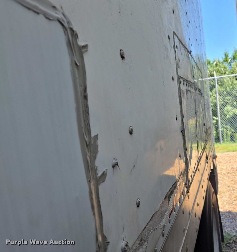 image for item EM0625 2006 Lufkin dry van trailer