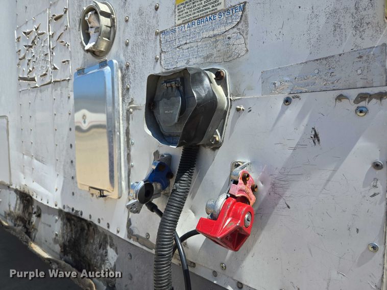 image for item EM0625 2006 Lufkin dry van trailer