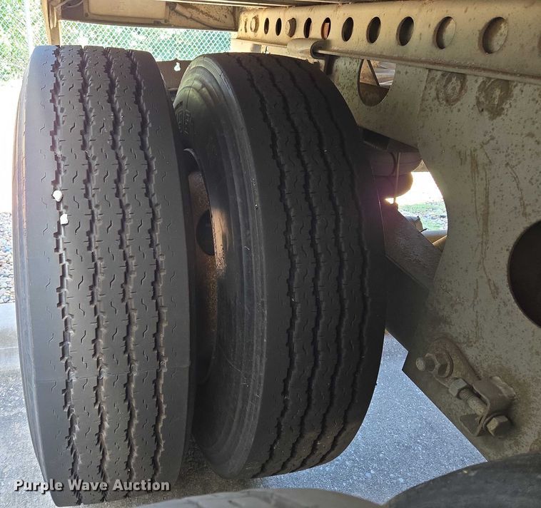 image for item EM0625 2006 Lufkin dry van trailer