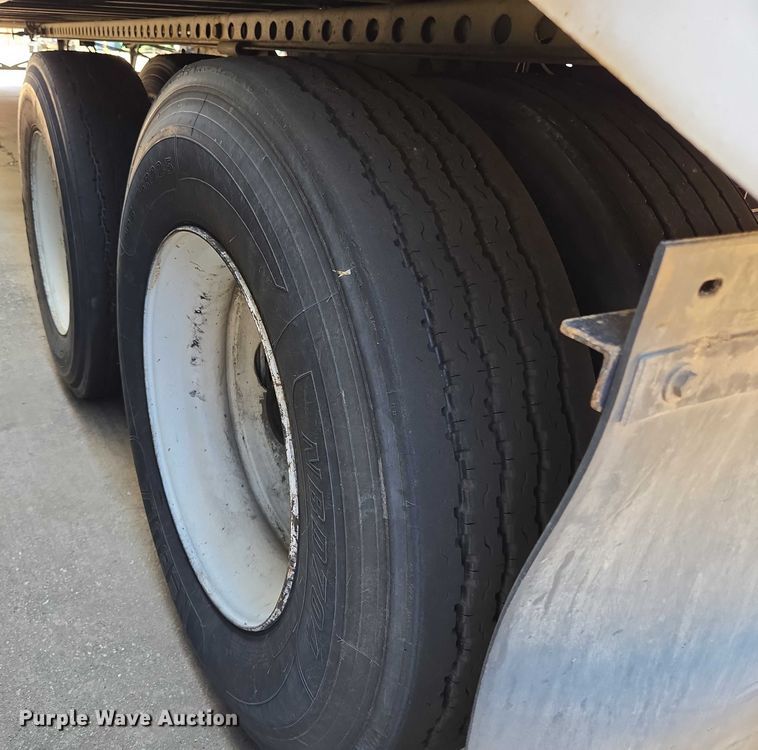 image for item EM0625 2006 Lufkin dry van trailer