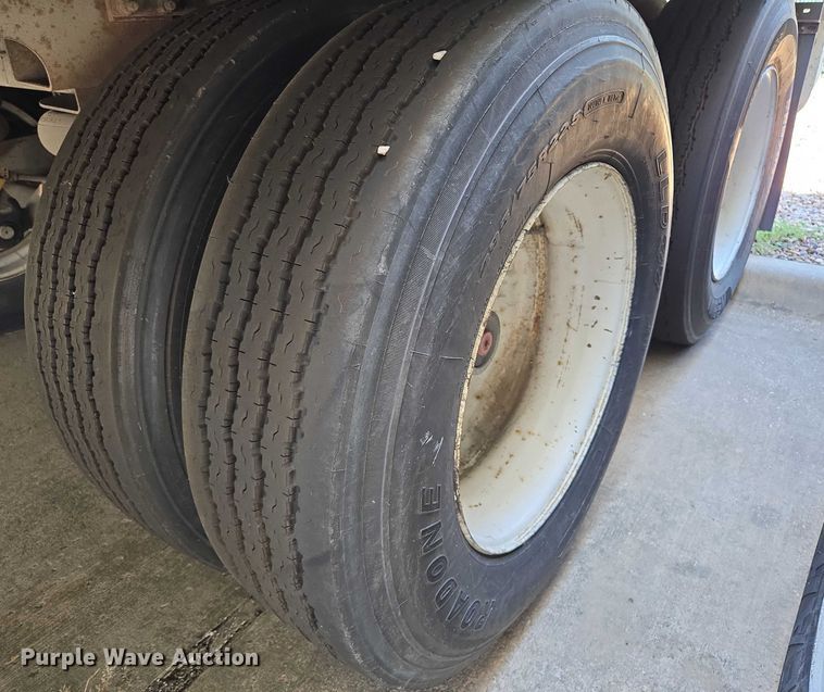 image for item EM0625 2006 Lufkin dry van trailer