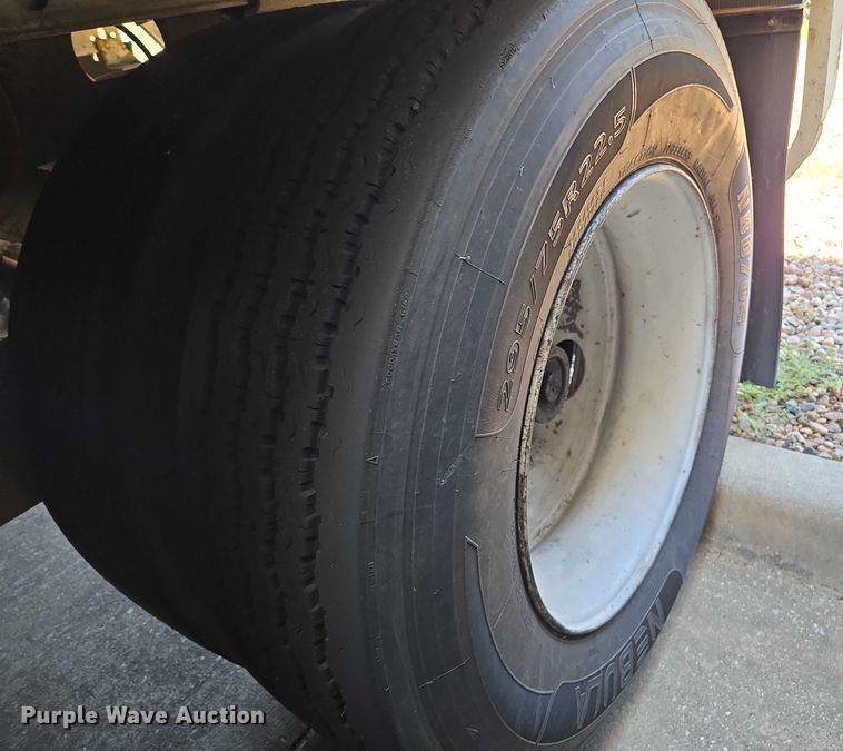 image for item EM0625 2006 Lufkin dry van trailer