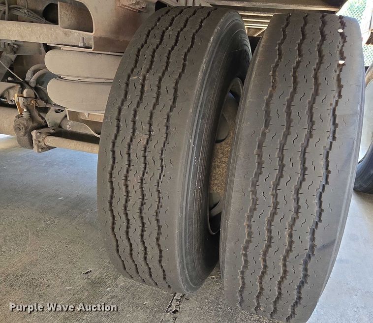 image for item EM0625 2006 Lufkin dry van trailer