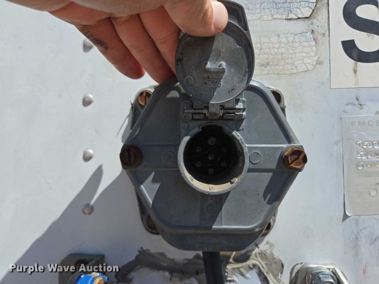 image for item EM0630 2006 Lufkin TFV-CL-110 dry van trailer