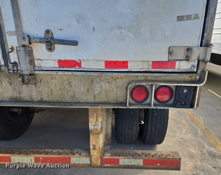 image for item EM0631 2006 Utility VS2DX dry van trailer