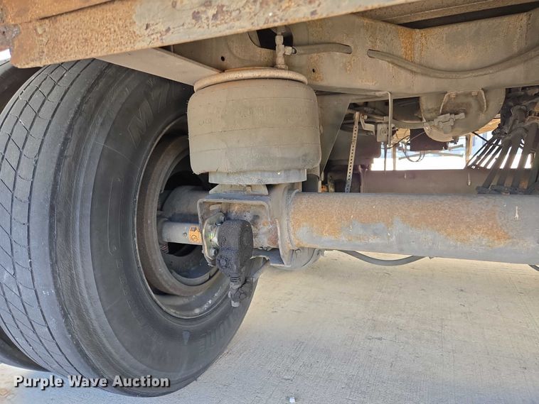 image for item EM0631 2006 Utility VS2DX dry van trailer