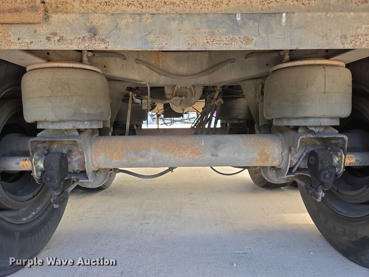 image for item EM0631 2006 Utility VS2DX dry van trailer