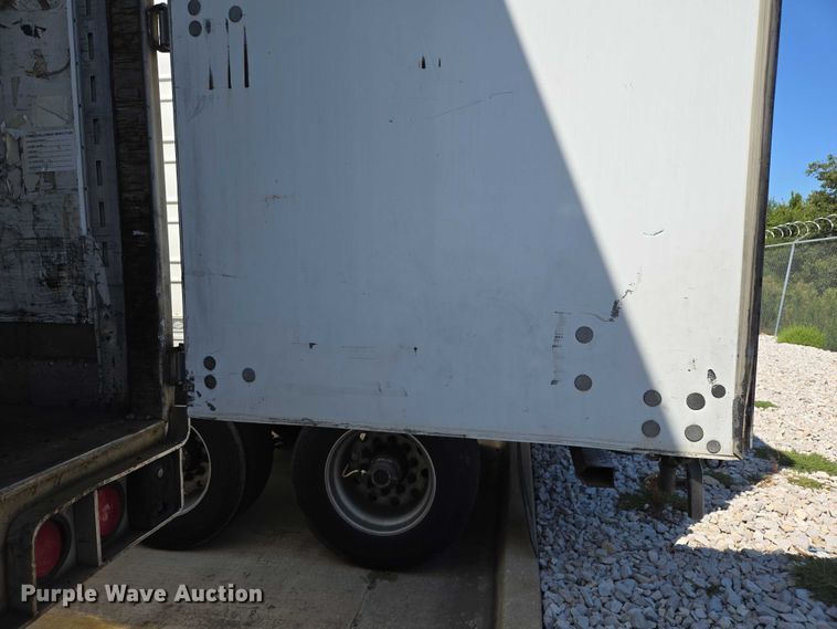 image for item EM0631 2006 Utility VS2DX dry van trailer