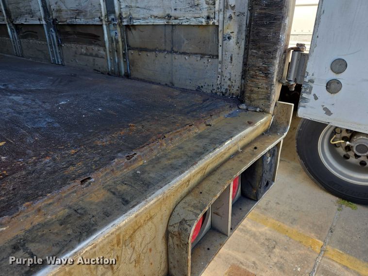 image for item EM0631 2006 Utility VS2DX dry van trailer