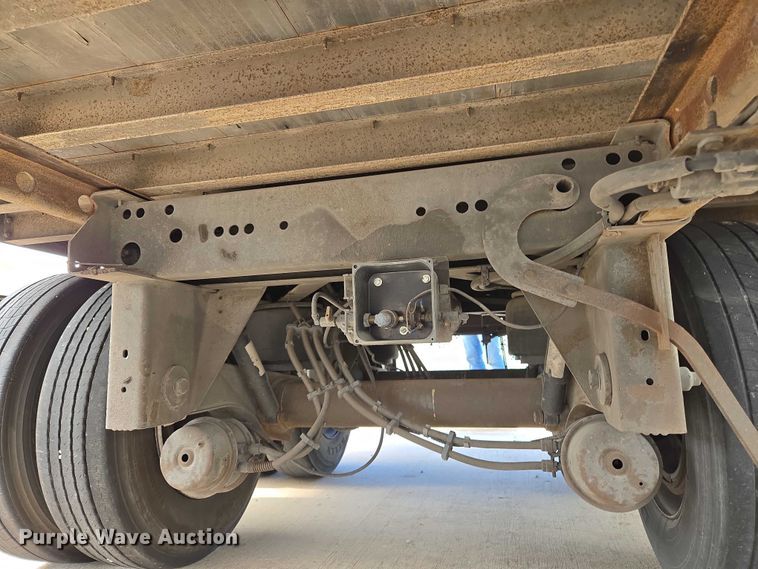 image for item EM0631 2006 Utility VS2DX dry van trailer