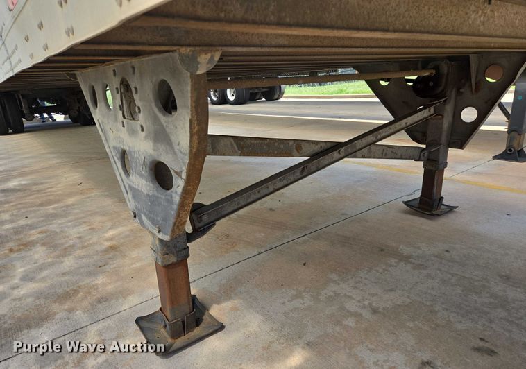 image for item EM0631 2006 Utility VS2DX dry van trailer