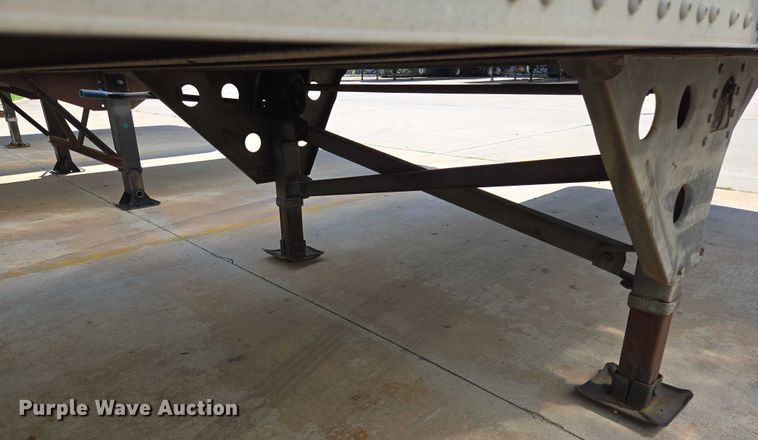 image for item EM0631 2006 Utility VS2DX dry van trailer