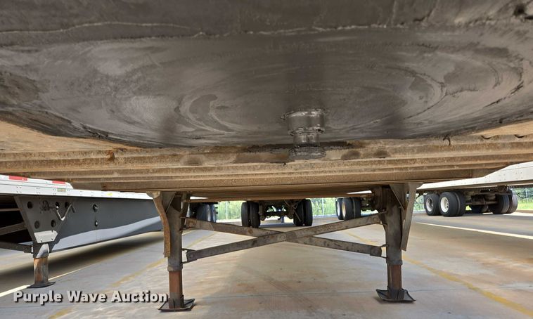 image for item EM0631 2006 Utility VS2DX dry van trailer