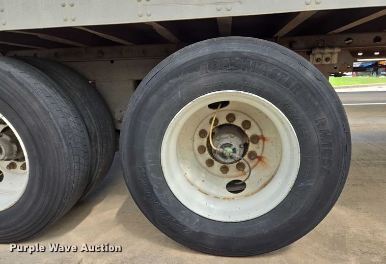 image for item EM0631 2006 Utility VS2DX dry van trailer