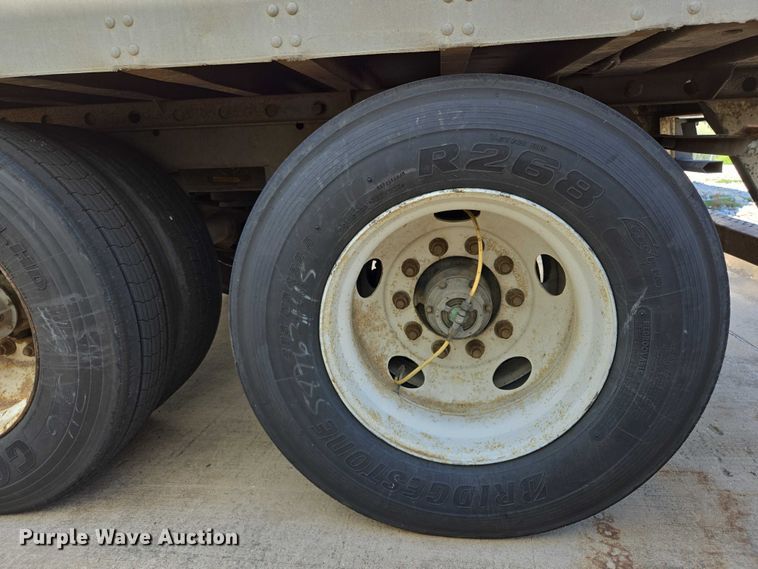 image for item EM0631 2006 Utility VS2DX dry van trailer