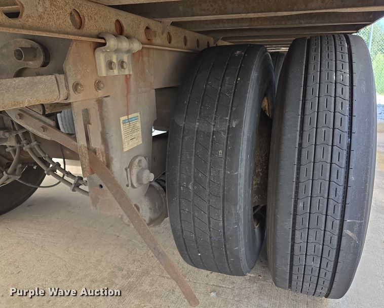 image for item EM0631 2006 Utility VS2DX dry van trailer