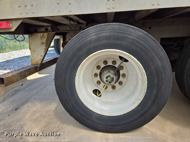 image for item EM0631 2006 Utility VS2DX dry van trailer