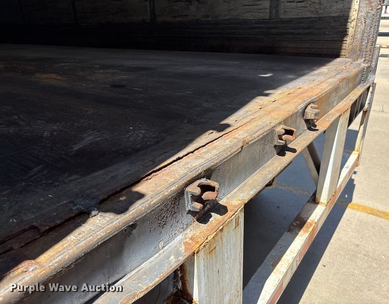 image for item EM0632 2005 Wabash DVCVHPC dry van trailer