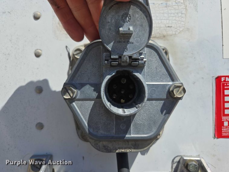 image for item EM0633 2006 Lufkin TFV-CL-110 dry van trailer