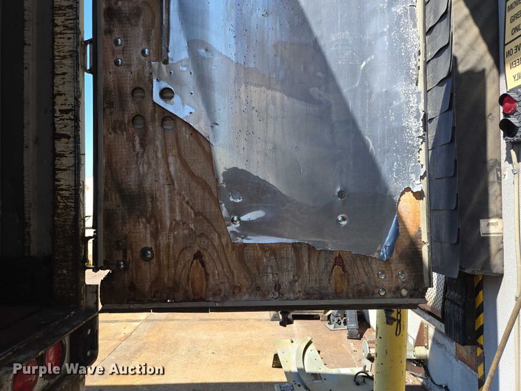 image for item EM0633 2006 Lufkin TFV-CL-110 dry van trailer