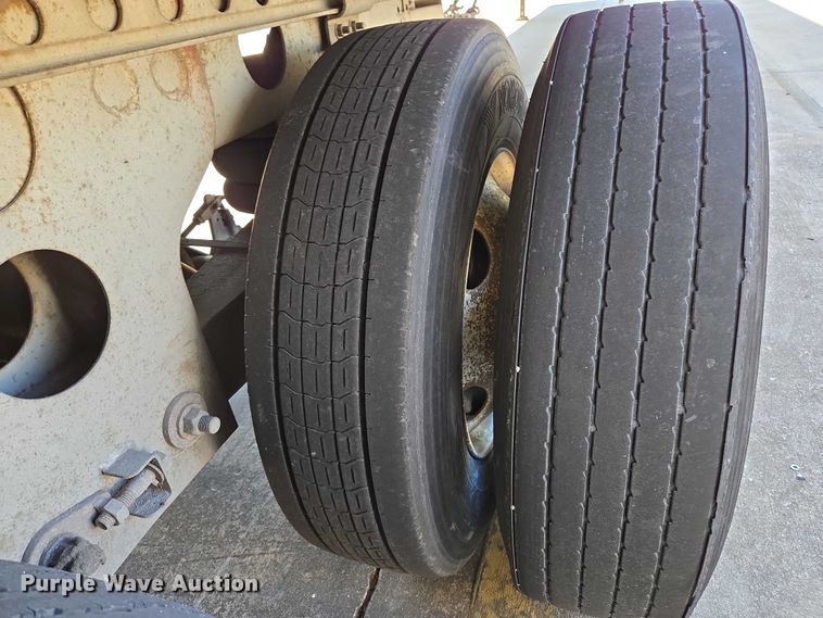 image for item EM0633 2006 Lufkin TFV-CL-110 dry van trailer